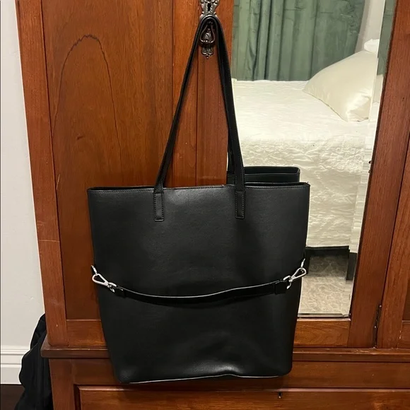 Away Launched Leather Tote monogram with LKV (HAS BEEN BLOCKED OUT SEE PHOTOS) - Picture 2 of 8